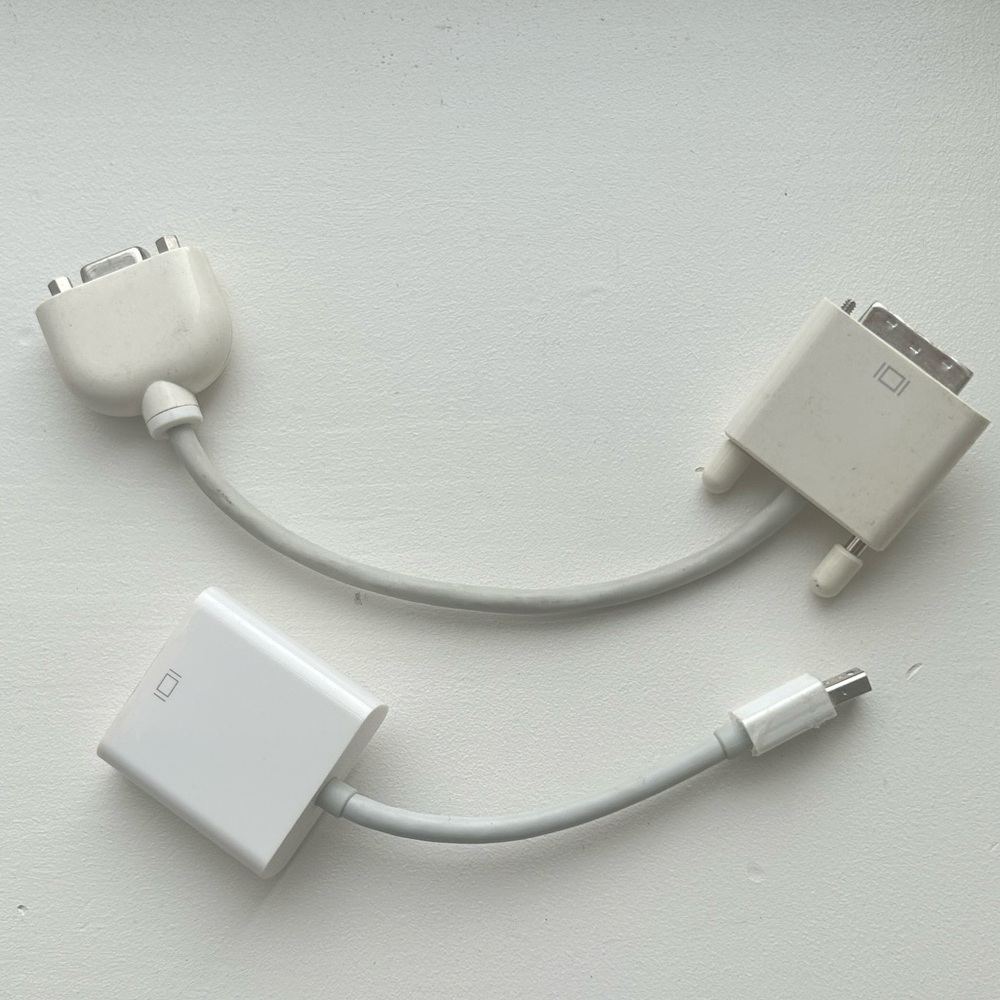 Apple White display vga cords